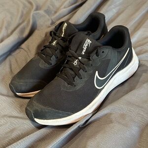 Nike Men's Black and White Athletic Shoes